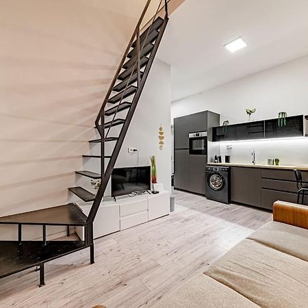 Chic Loft Bp: Industrial Gem Apartment Budapest Exterior photo