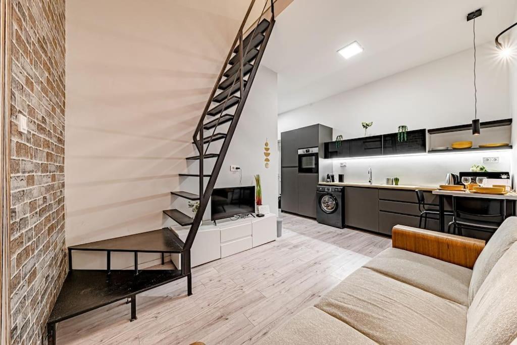 Chic Loft Bp: Industrial Gem Apartment Budapest Exterior photo